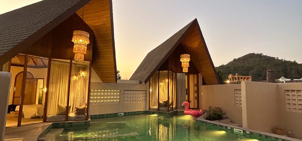 Oakhaus at Whispering Woods: An 8-Room Courtyard Retreat Designed for Gathering